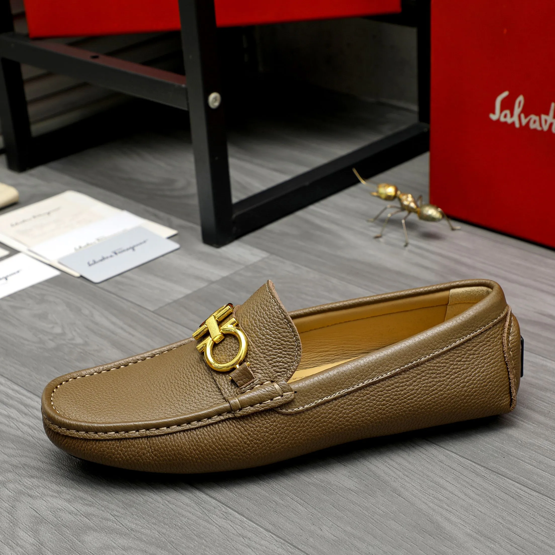 Men's shoes 💰420 Product trademark: Ferragamo "Ferragamo" business casual slip-on shoes Regular size: 38-46 (45.46 custom-made and non-returnable) Product materials: Selected small pebbled cowhide upper, sheepskin lining, original rubber outsole